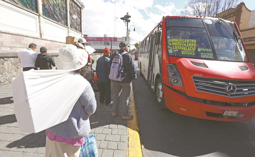 A partir del 1 enero, el costo mínimo del transporte público se incrementó de 10 a 12 pesos en el Estado de México. Foto: JORGE ALVARADO. EL UNIVERSAL