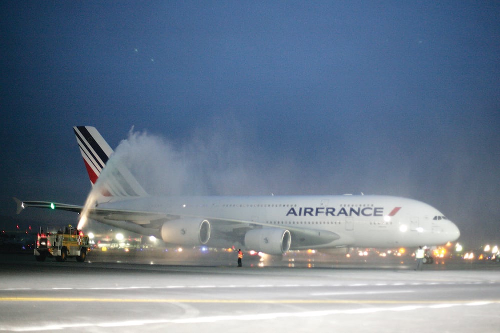 Llegada del Airbus 380 de Airfrance al Aeropuerto Internacional de la Ciudad de México (IVAN STEPHENS. EL UNIVERSAL)