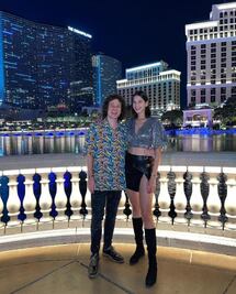 Luisito Comunica y Ary Tenorio posan juntos en traje de baño en la playa