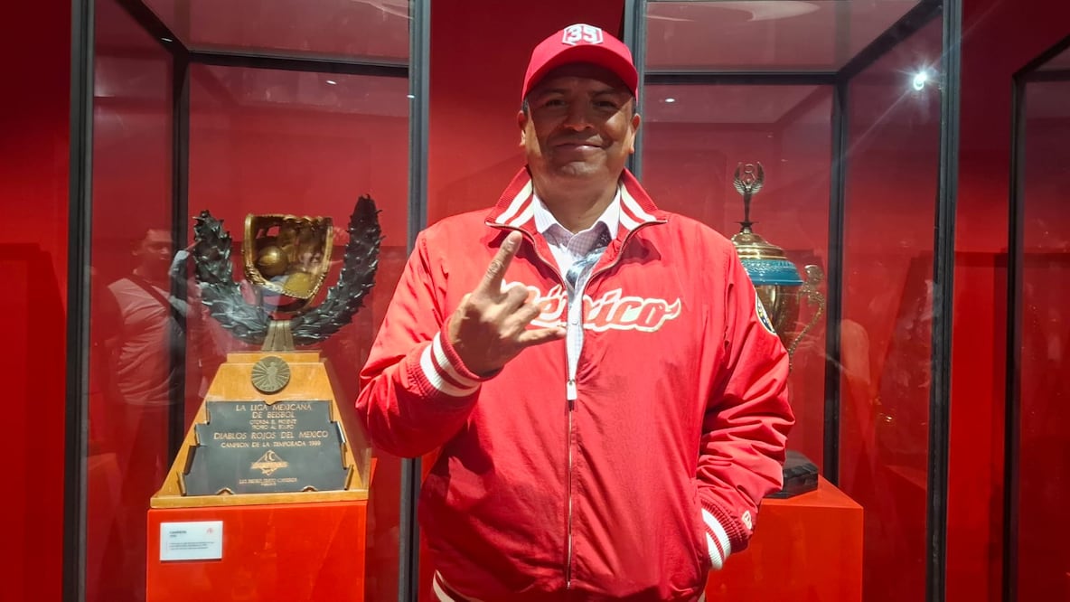 Miguel Ojeda reconoce el gran orgullo que representa para él que su número 35 sea retirado por Diablos Rojos - Foto: Agustín Elías/EL UNIVERSAL