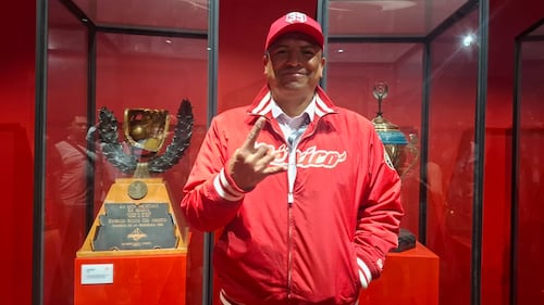 Miguel Ojeda honored as Diablos Rojos retire his number 35
