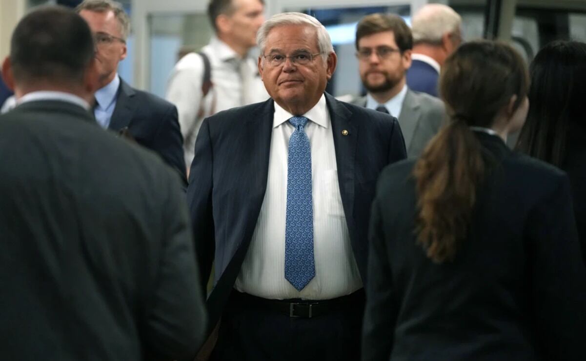 El senador Bob Menéndez y su esposa fueron acusados de soborno. Foto: AP
