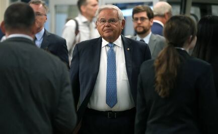 Acusan de soborno al senador Bob Menéndez y su esposa en EU