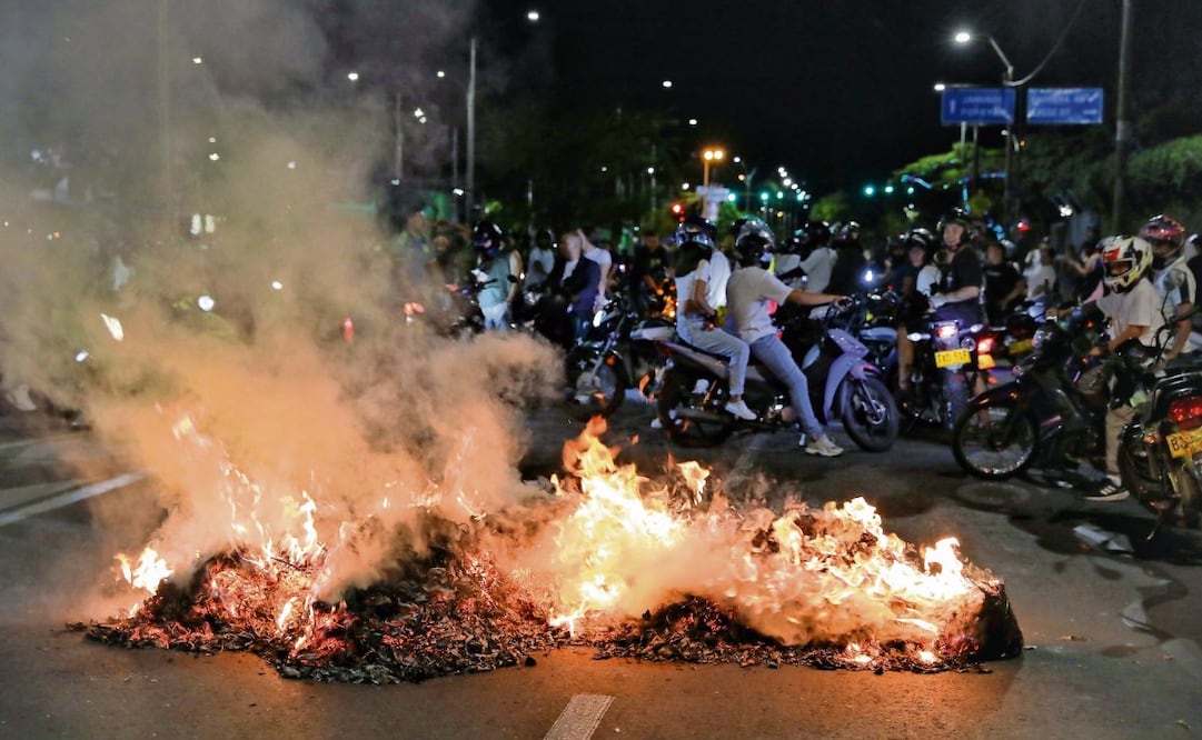 Simpatizantes del candidato colombiano Iván Cepeda protestaron en Cali tras el triunfo de Abelardo de la Espriella. Foto: Santiago Saldarriaga/AP