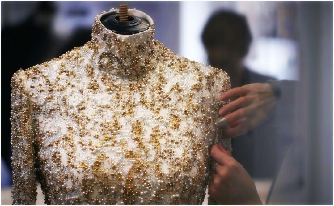 Imagen: Making-of the CHANEL Fall-Winter 2014/15 Haute Couture Collection