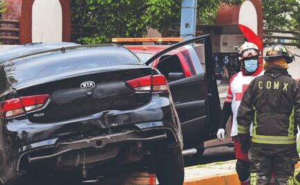 Mujer muere aplastada por dos automovilistas que jugaban carreritas en Naucalpan