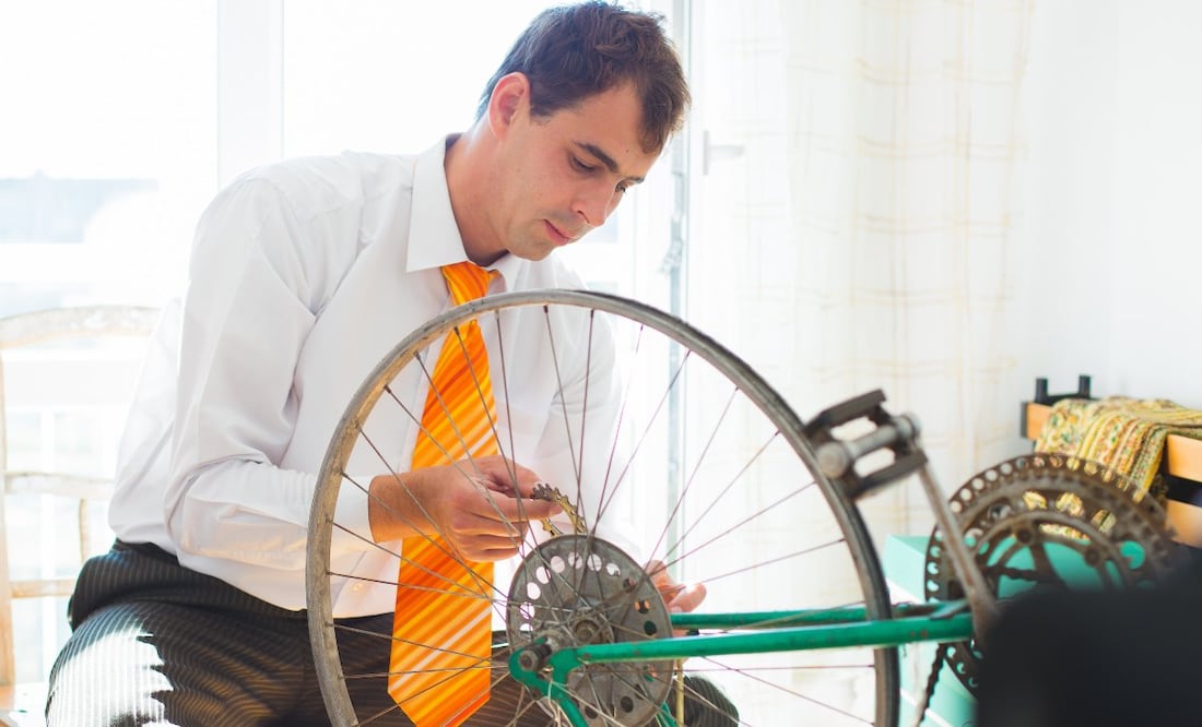 Limpiar la cadena te permitirá viajar en tu bicicleta de manera más segura. Imagen: Unsplash