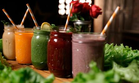 De qué son y para qué sirven los jugos que venden en la calle