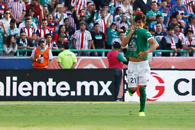 Aficionados le recuerdan a Macías que desdeñó a Chivas
