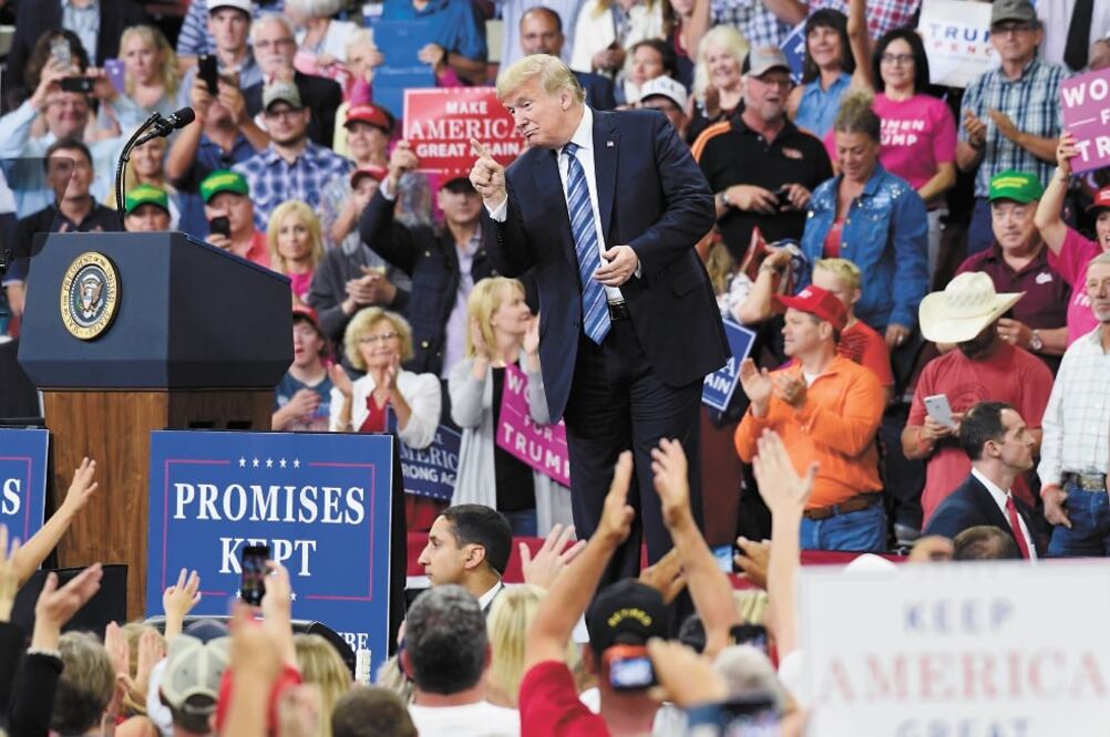 El presidente Donald Trump durante un mitin ayer en Billings, Montana, donde fustigó al Times por el artículo crítico con su gestión que publicó el miércoles. (SUSAN WALSH. AP)