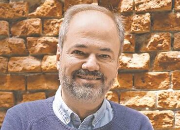 Asaltan al escritor Juan Villoro a mano armada sobre avenida Universidad