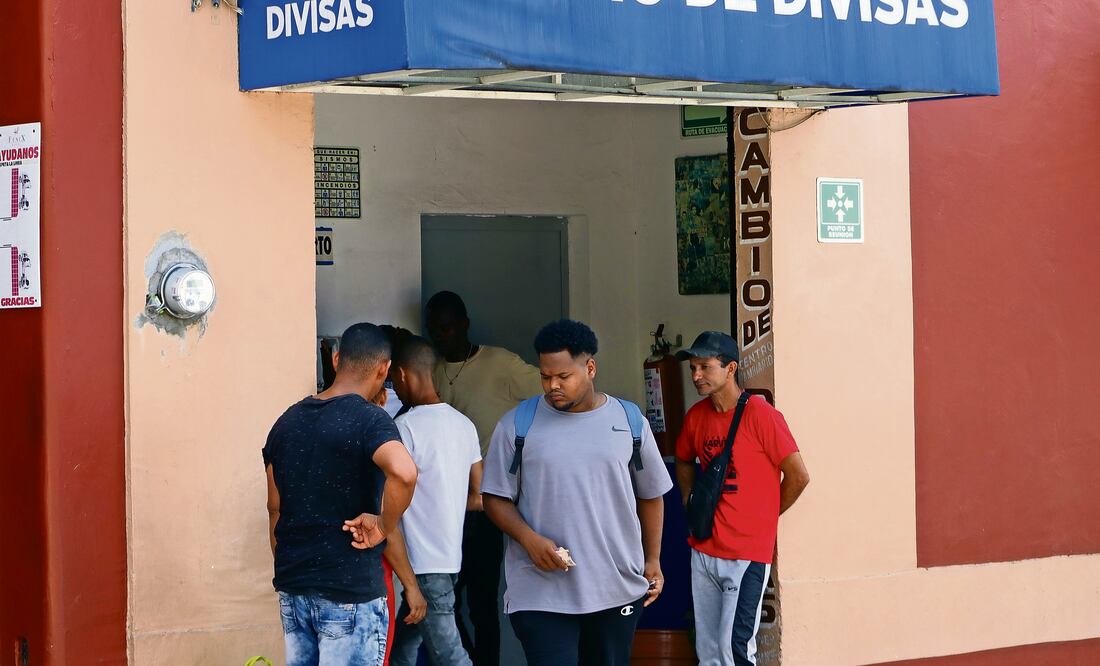 Remesas rompen récord en agosto superando los 6 mil mdd. Foto: Juan Manuel Blanco / EFE