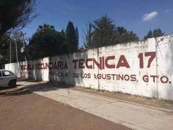 Citan a padres por alumna envenenada con pesticida