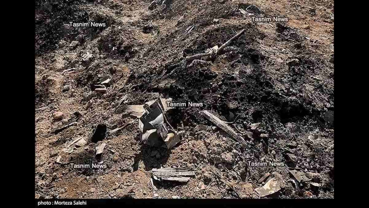 Restos del avión estadounidense F-15E, uno de los dos derribados en Irán. Foto: Captura de pantalla