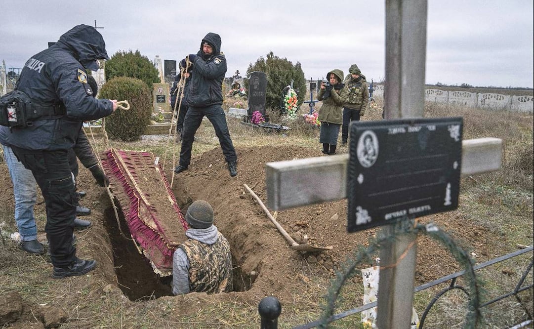 El presidente de China, Xi Jinping, con el mandatario de Estados Unidos, Joe Biden, en Bali, Indo- nesia, el 14 de noviembre pasado.