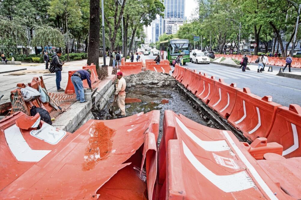 La Asociación Mexicana de Transporte y Movilidad explica que, debido al peso de las unidades de doble piso, es necesario el cambio del concreto hidráulico. (GERMAN ESPINOSA. EL UNIVERSAL)