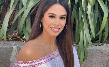 Biby Gaytán enciende las redes con look playero a sus 50 años