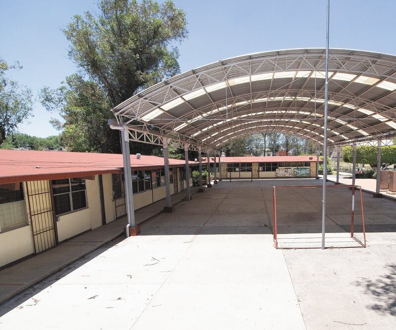 La guía que preparan la Ssa y la SEP establece que dentro de los planteles deberá haber señalizaciones y sólo se podrá circular o caminar en un solo sentido. Foto: ARCHIVO EL UNIVERSAL