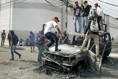 Buscan destitución de Maduro por tres vías