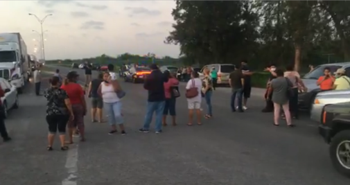Bloquean carretera Matamoros-Victoria por detención de abogada Susana Prieto