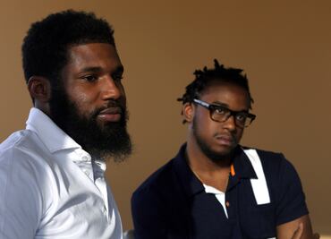 ¿Por qué los afroamericanos arrestados en Starbucks aceptaron acuerdo de un dólar?