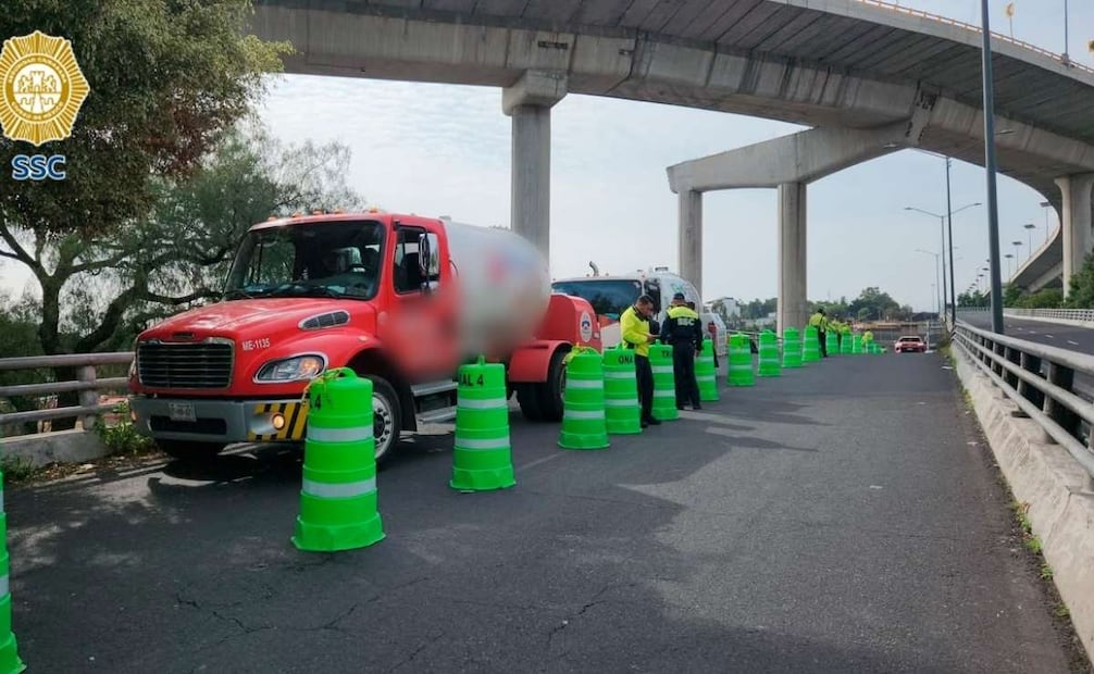 Se revisaron 33 vehículos durante un operativo a transportes de materiales peligrosos, en la alcaldía Tlalpan. | Foto: Especial.