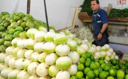 Calabacitas y cebollas hacen llorar a consumidores; se disparan sus precios en julio