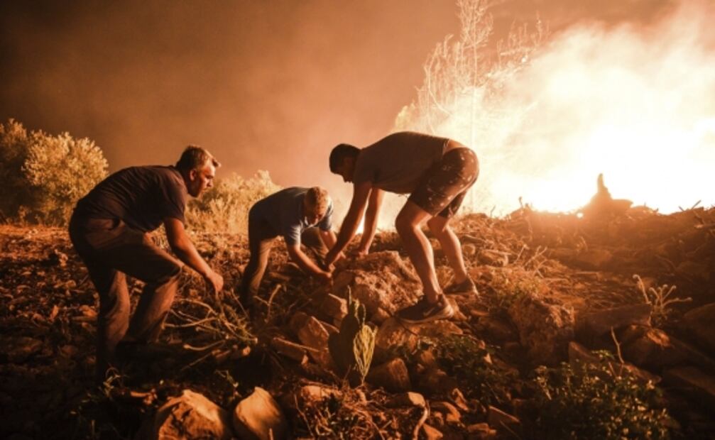 Incendios forestales arrasan el sur de Europa; fuerzan a cientos a evacuar