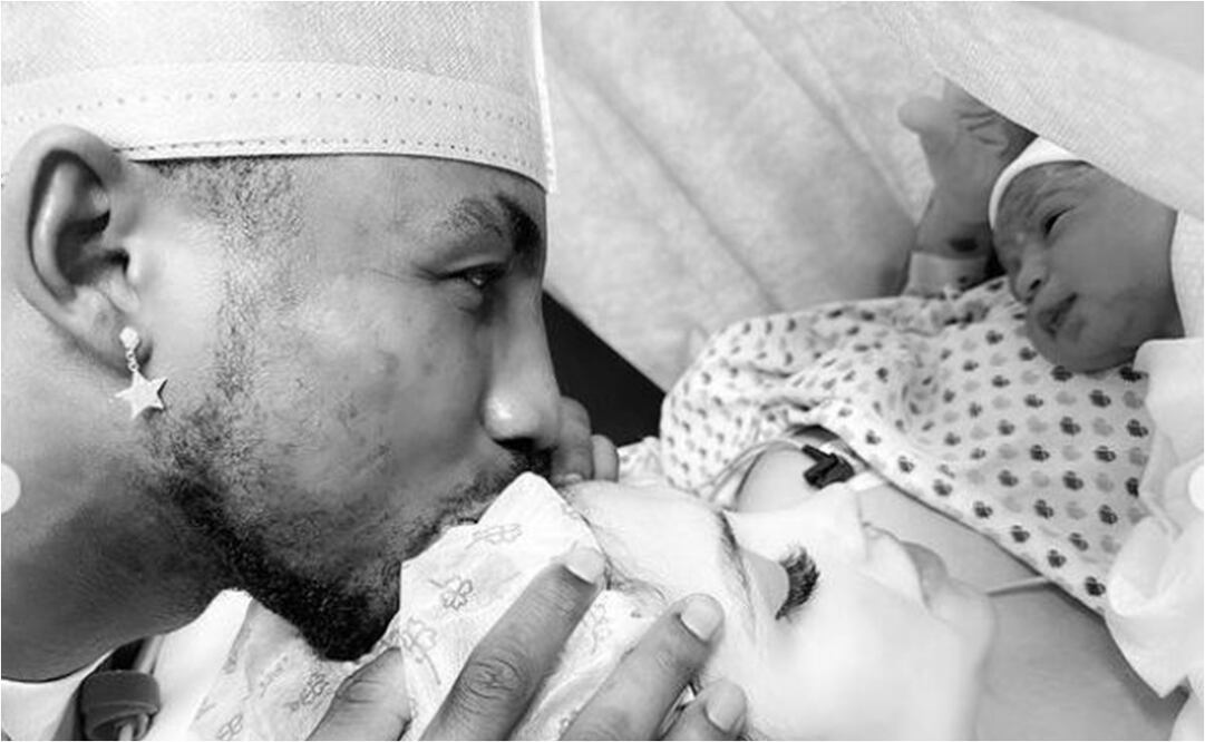 Julián Quiñones con su pareja y su hija Alanna. FOTO: INSTAGRAM