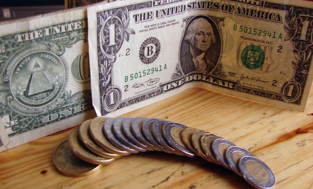 Peso cierra en su mejor nivel en casi cuatro meses