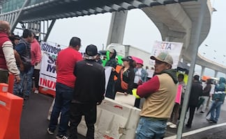 Vecinos bloquean la México-Cuernavaca; protesta por falta de orden vial y seguridad en la zona de la caseta de Tlalpan 