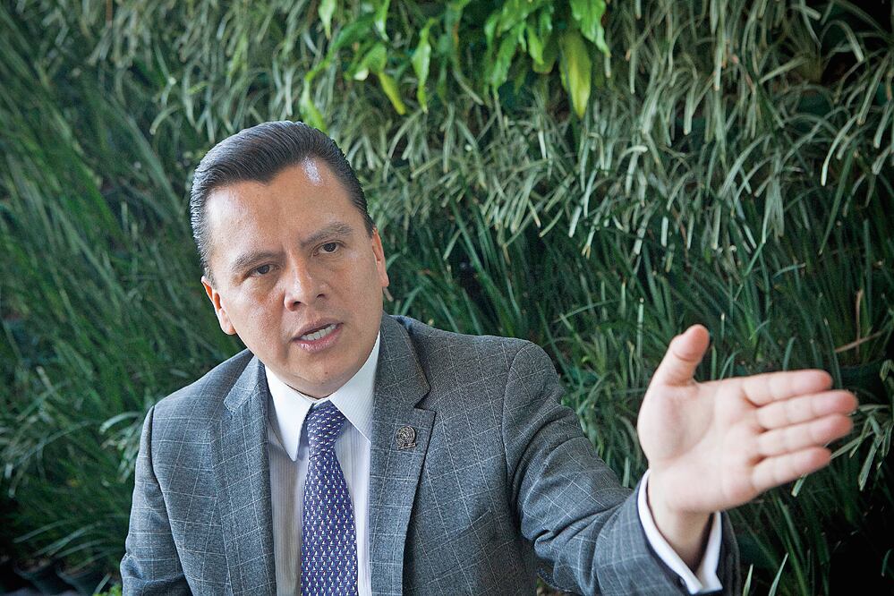 Recalcó que en su tiempo frente a la Consejería Jurídica del Distrito Federal, su principal misión será lograr la modernización del Registro Civil. También realizará campañas de información (ARCHIVO EL UNIVERSAL)