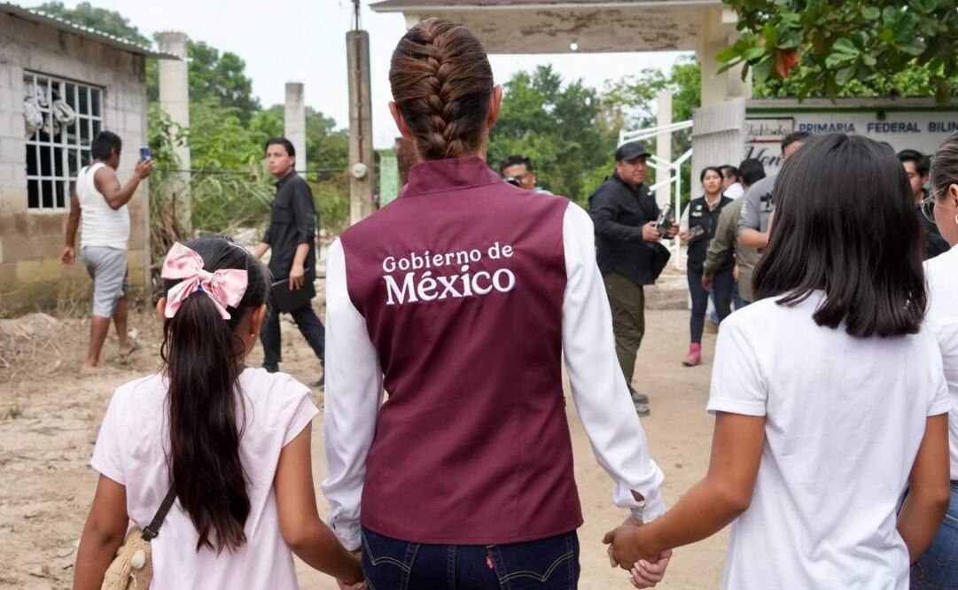 La presidenta Claudia Sheinbaum durante el sexto día de recorridos en estados afectados por las fuertes lluvias. Foto: Especial