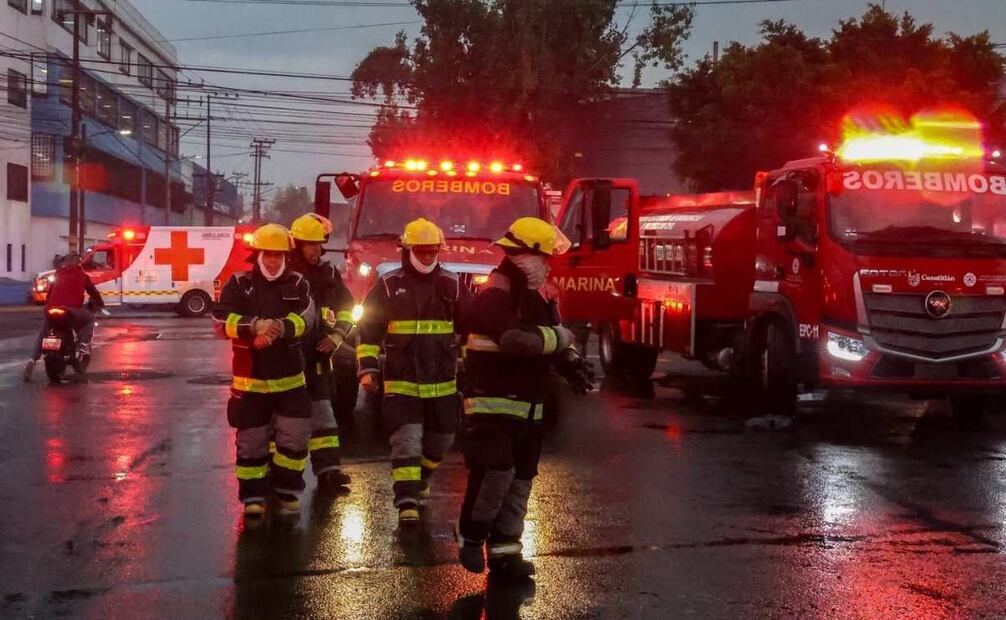 Para controlar el siniestro se sumaron bomberos de Atizapán, Naucalpan, Tultitlán y Cuautitlán Izcalli. 05/09/2026. | Foto: Osmar Alvarado | El Universal.