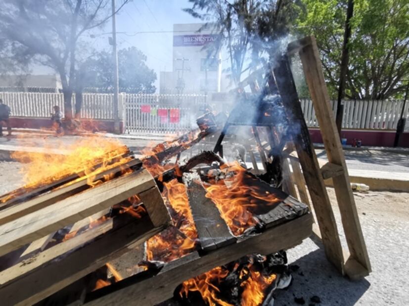 Autoridades auxiliares y pobladores de Puerto Escondido exigen vacunación contra Covid-19