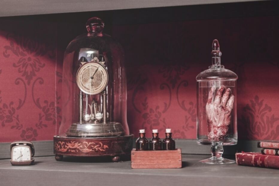 Pasa una noche en la Monster Suite inspirada en la expo de Guillermo del Toro