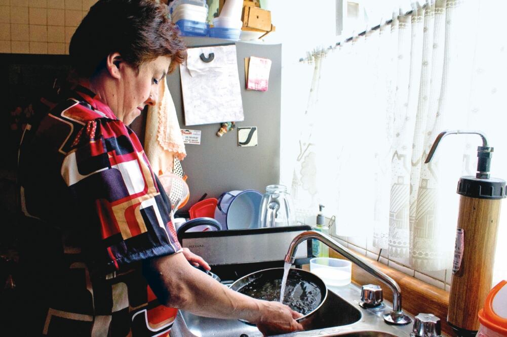 Ciudadanos señalan que las las trabajadoras domésticas tienen jornadas laborales de más de 12 horas y 63% viven en la pobreza. Foto: ARCHIVO EL UNIVERSAL