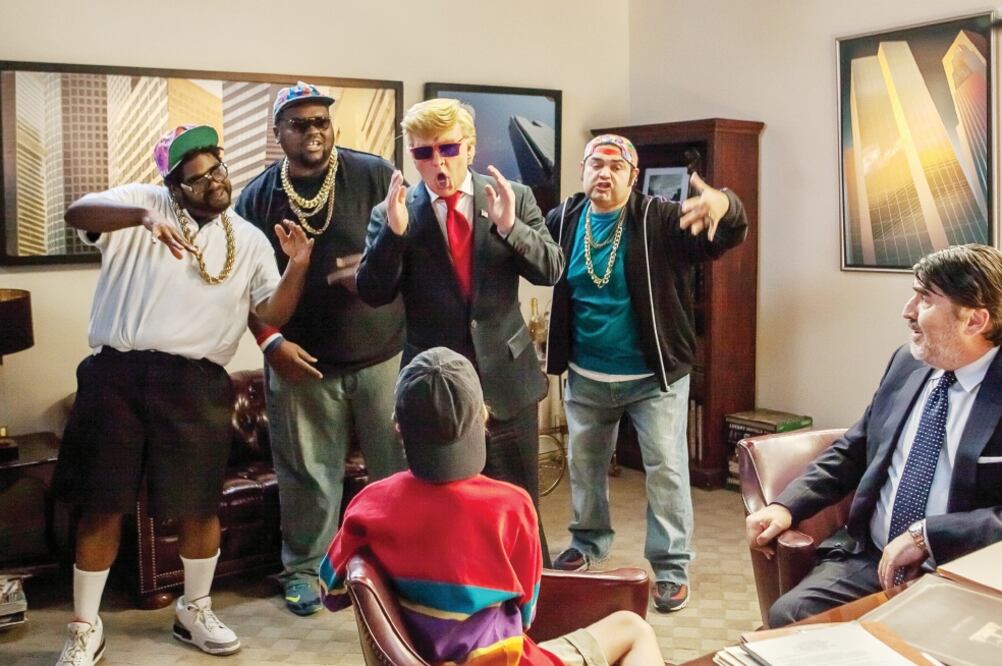 Una escena del documental humorístico sobre Donald Trump difundido por Funny or Die, producido por Ron Howard y protagonizado por el actor Johnny Depp (AP)