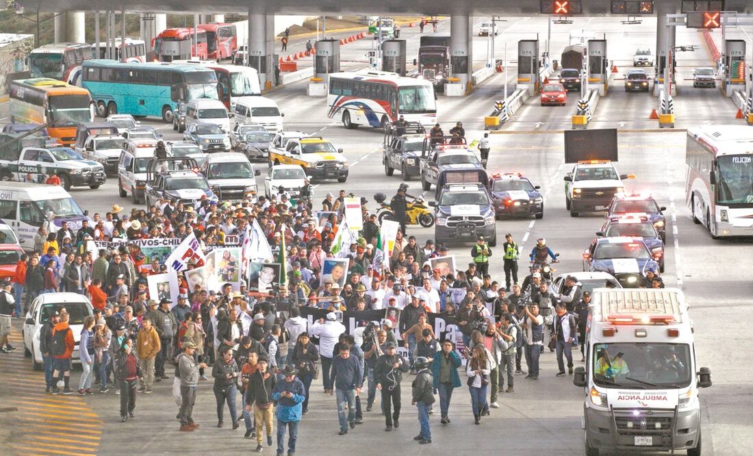 La Caminata por la Paz entró ayer a la Ciudad de México cerca de las 17:00 horas sin registrar ningún percance. Foto: GERMÁN ESPINOSA. EL UNIVERSAL