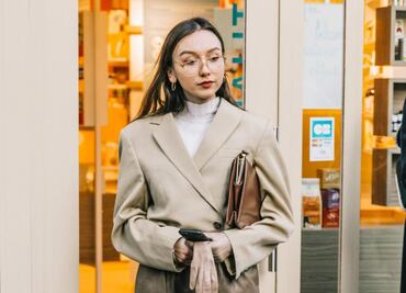 Alerta tendencia: Traje con botas para triunfar en la oficina... ¿o no?