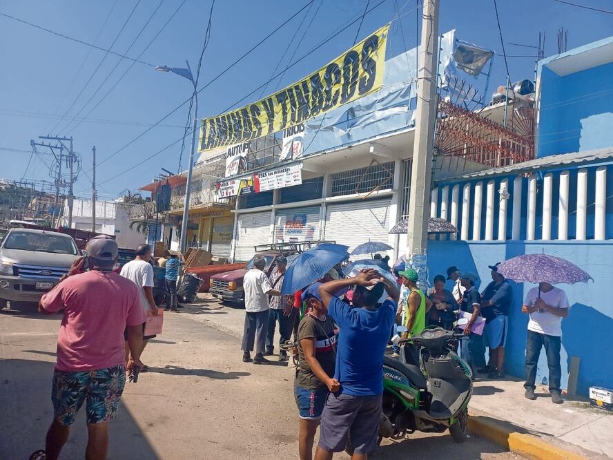 Damnificados por Otis necesitan comprobar que gastaron la primera parte del apoyo que entregó el gobierno federal para la reconstrucción de sus viviendas. Foto: Arturo de Dios Palma