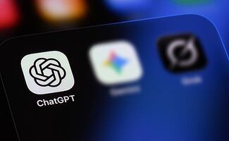 Familias de víctimas de tiroteo demandan a OpenAI; señalan papel de ChatGPT en masacre en Canadá