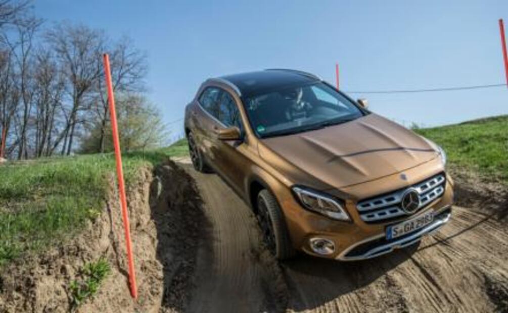 Un clan SUV Mercedes-Benz tomó las carreteras