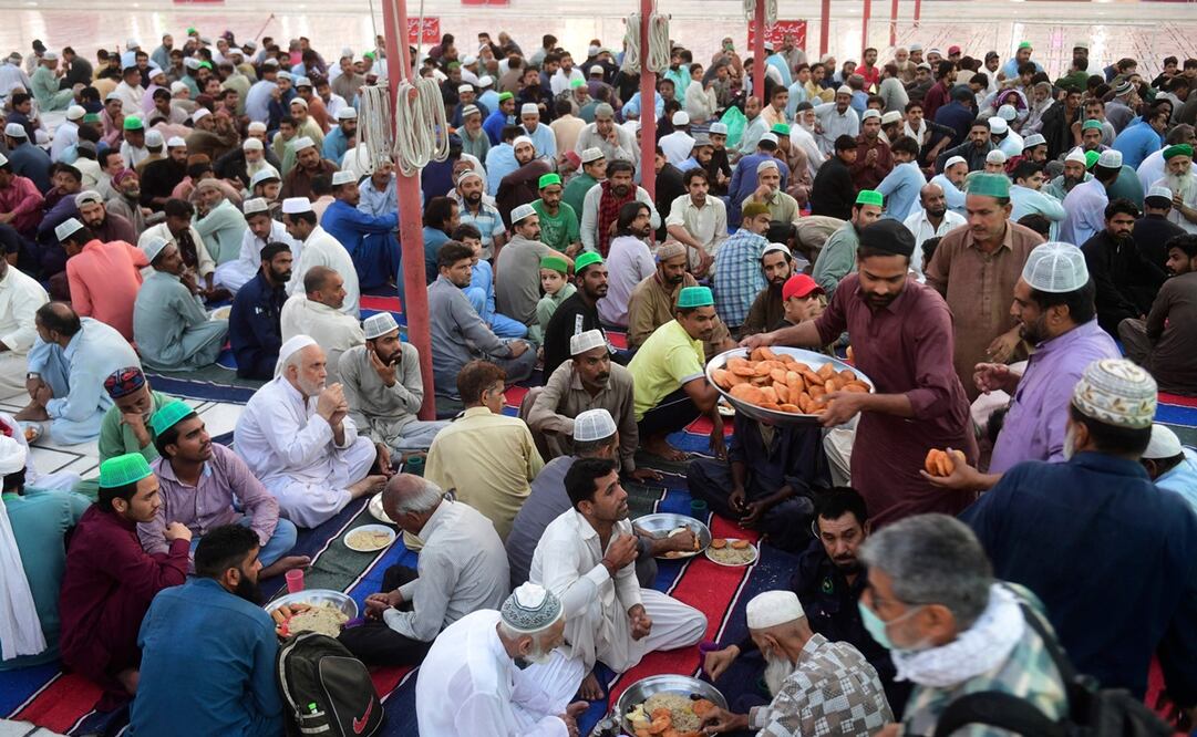 El ayuno del mes del ramadán, durante el cual los musulmanes dejan de comer, beber y fumar durante las horas diurnas, empezó el martes. Foto: AFP 