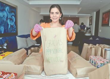 Son amigos y así regalan comida a personal de Salud