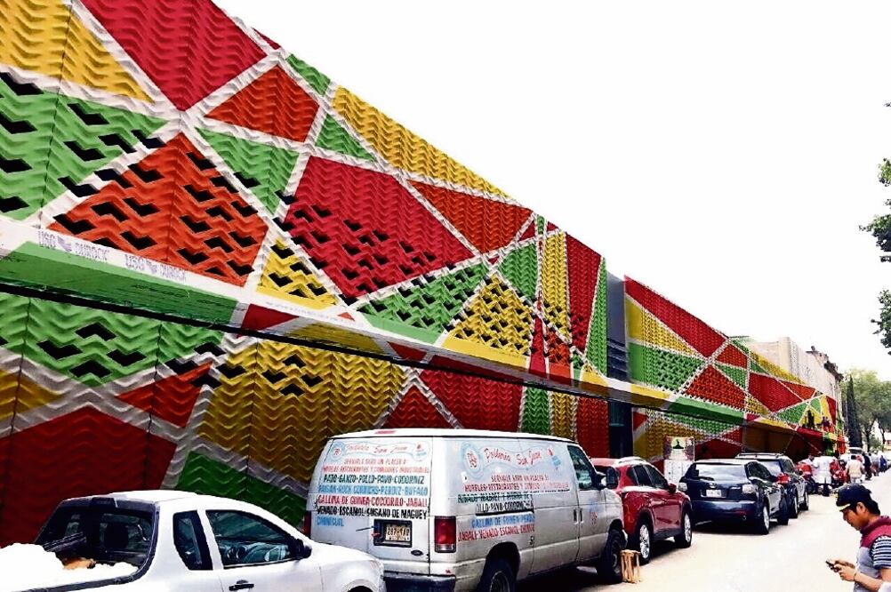 Con el programa Pintemos Mi Mercado, las autoridades intervendrán los 329 mercados de la CDMX; deberán quedar listos en septiembre próximo. (ESPECIAL)