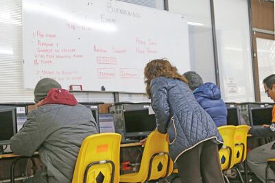 Hacen examen más de 10 mil maestros