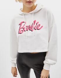 Bershka lanza colección inspirada en Barbie