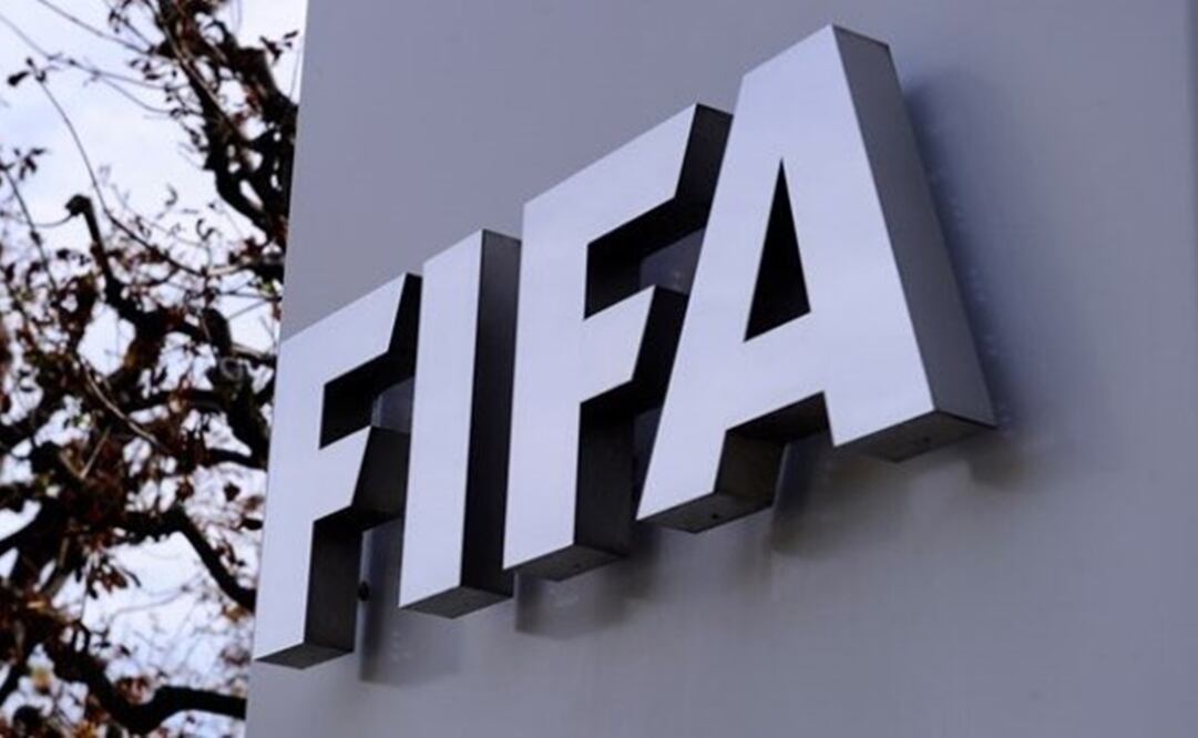 Sin bombos ni platillos