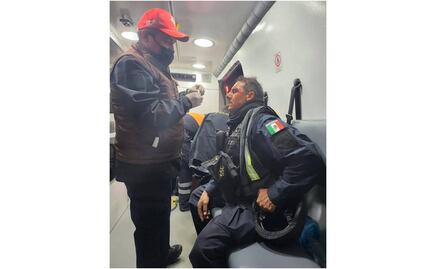 Enfrentamiento deja al menos 13 policías y 4 migrantes lesionados en la México-Puebla